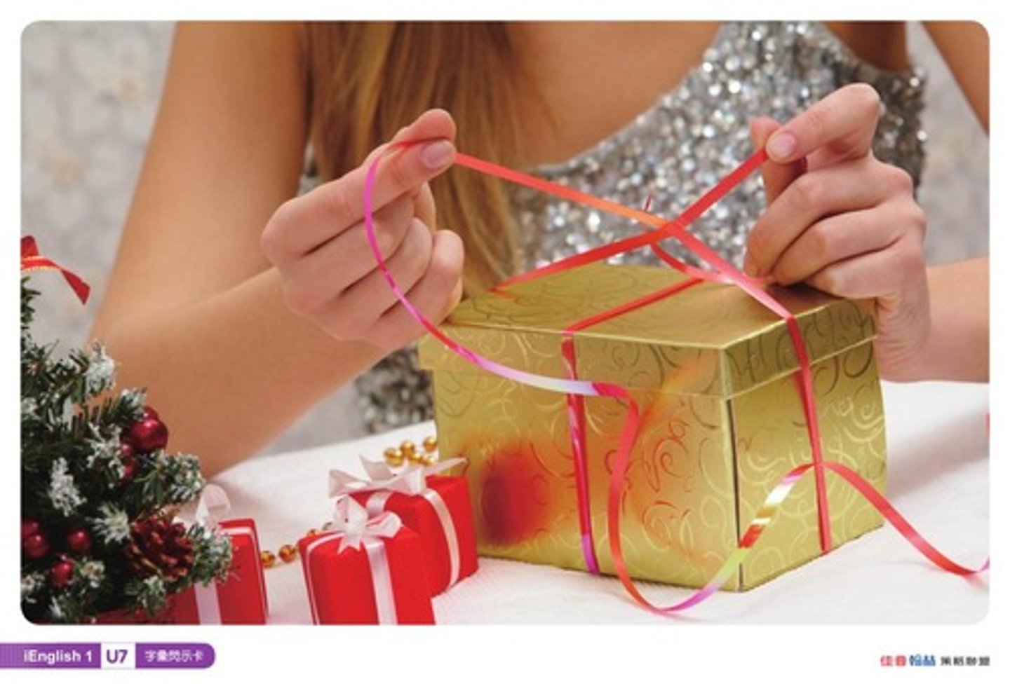 <p>gói lại (The chocolates are wrapped in foil.)</p>