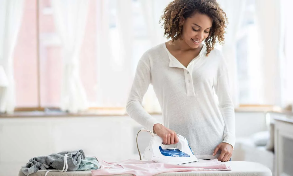 le repassage, le pressing/ironing (=Acción y efecto de planchar), Conjunto de ropa que se ha de planchar o se tiene ya planchada.