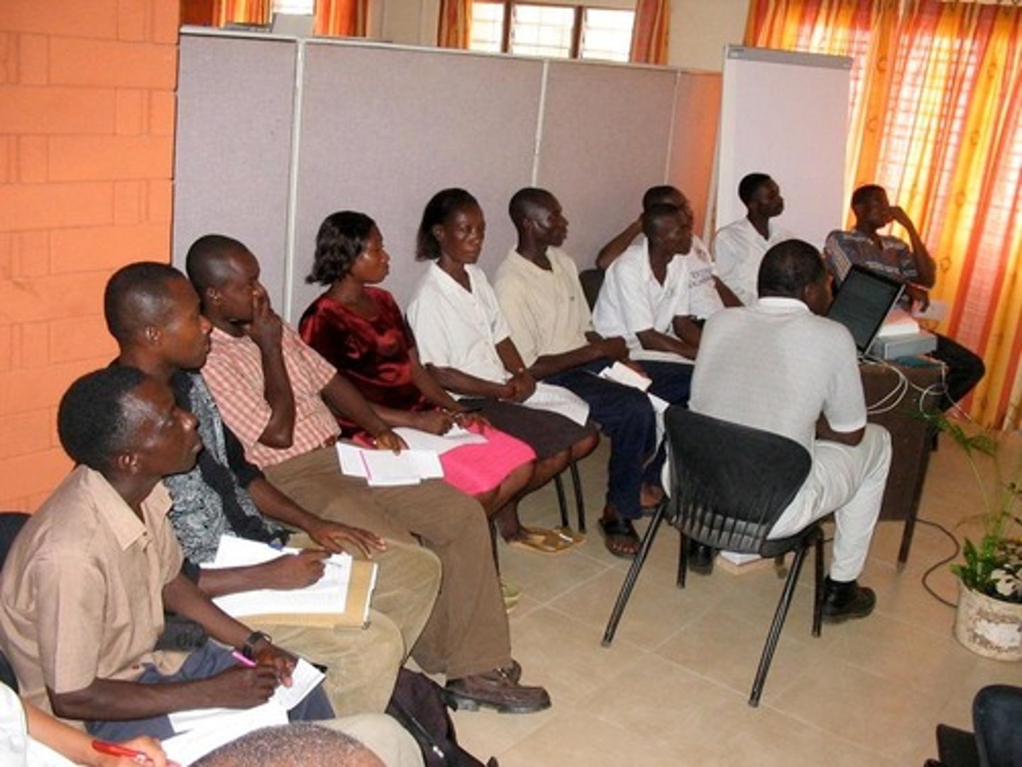 <p>n. buổi thảo luận</p>