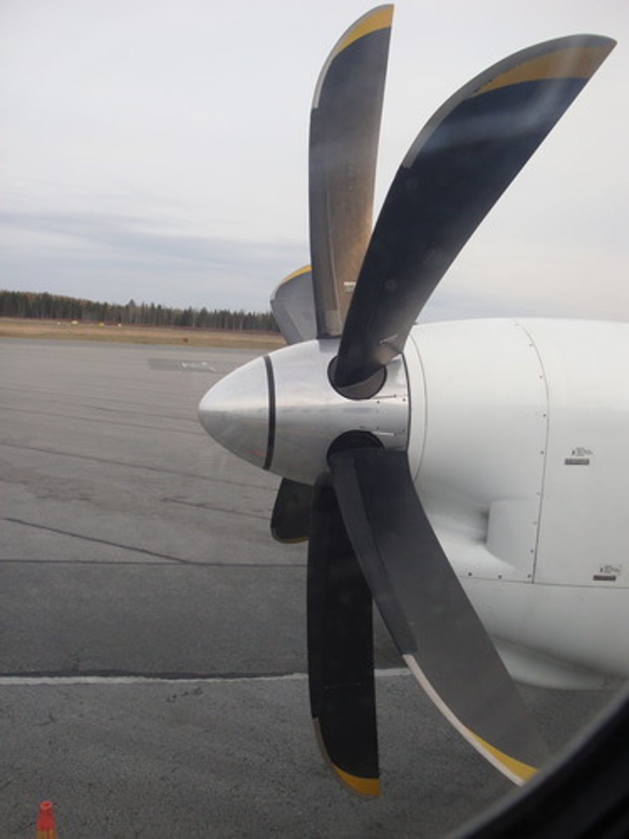 <p>a spinning part that pushes a boat or plane forward</p>