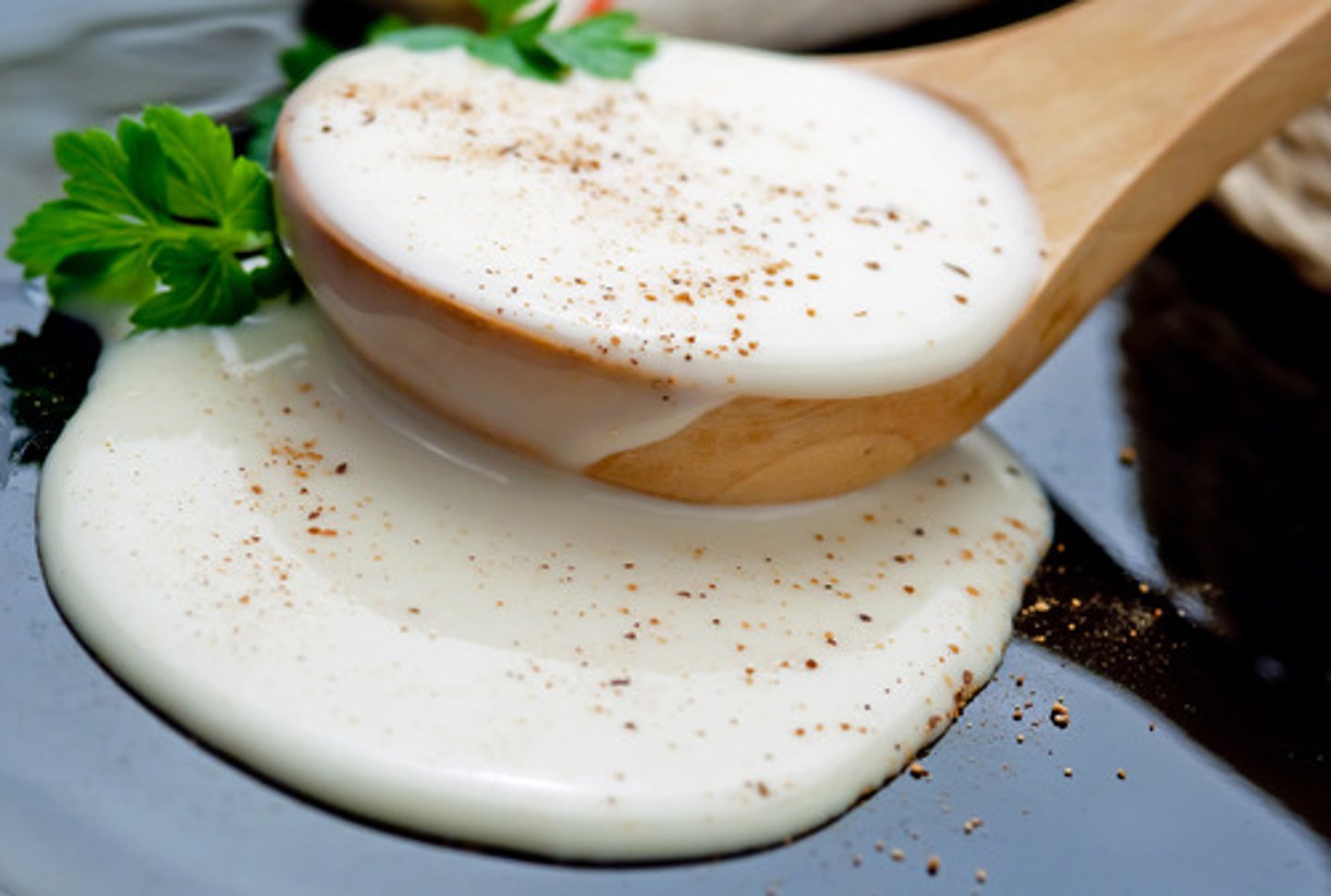 <p>béchamel sauce</p>