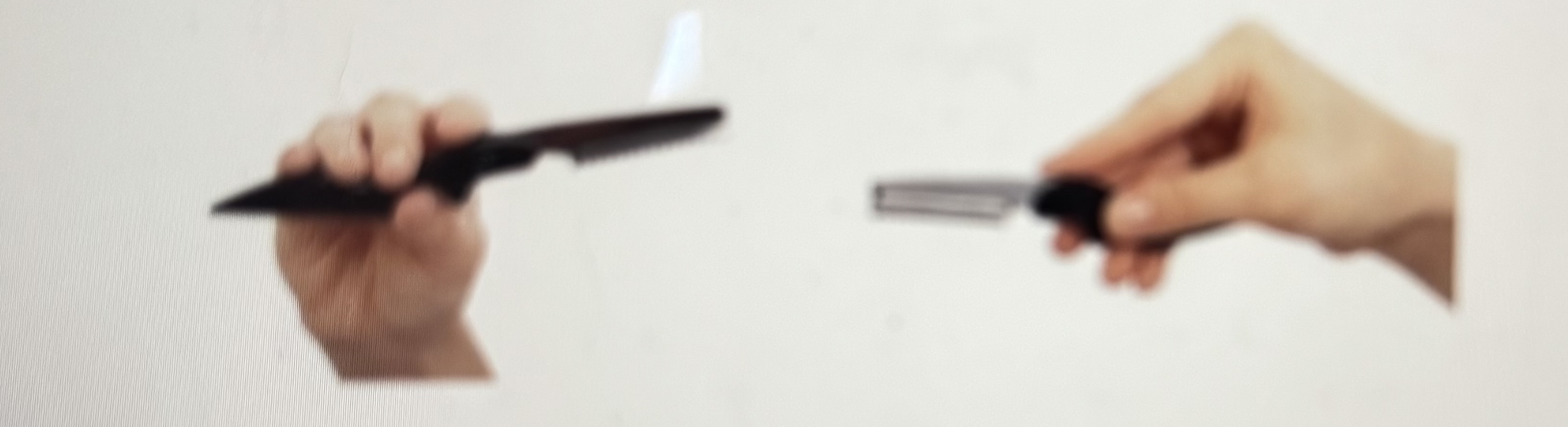 <p>position thumb in groove and remaining fingers on top, position index finger on top of razor while holding razor with thumb and remaining fingers </p>