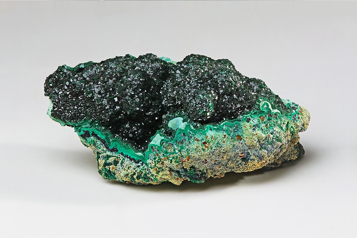 Green streak, nonmetallic, fracture, 2.5-5.5, effervescent