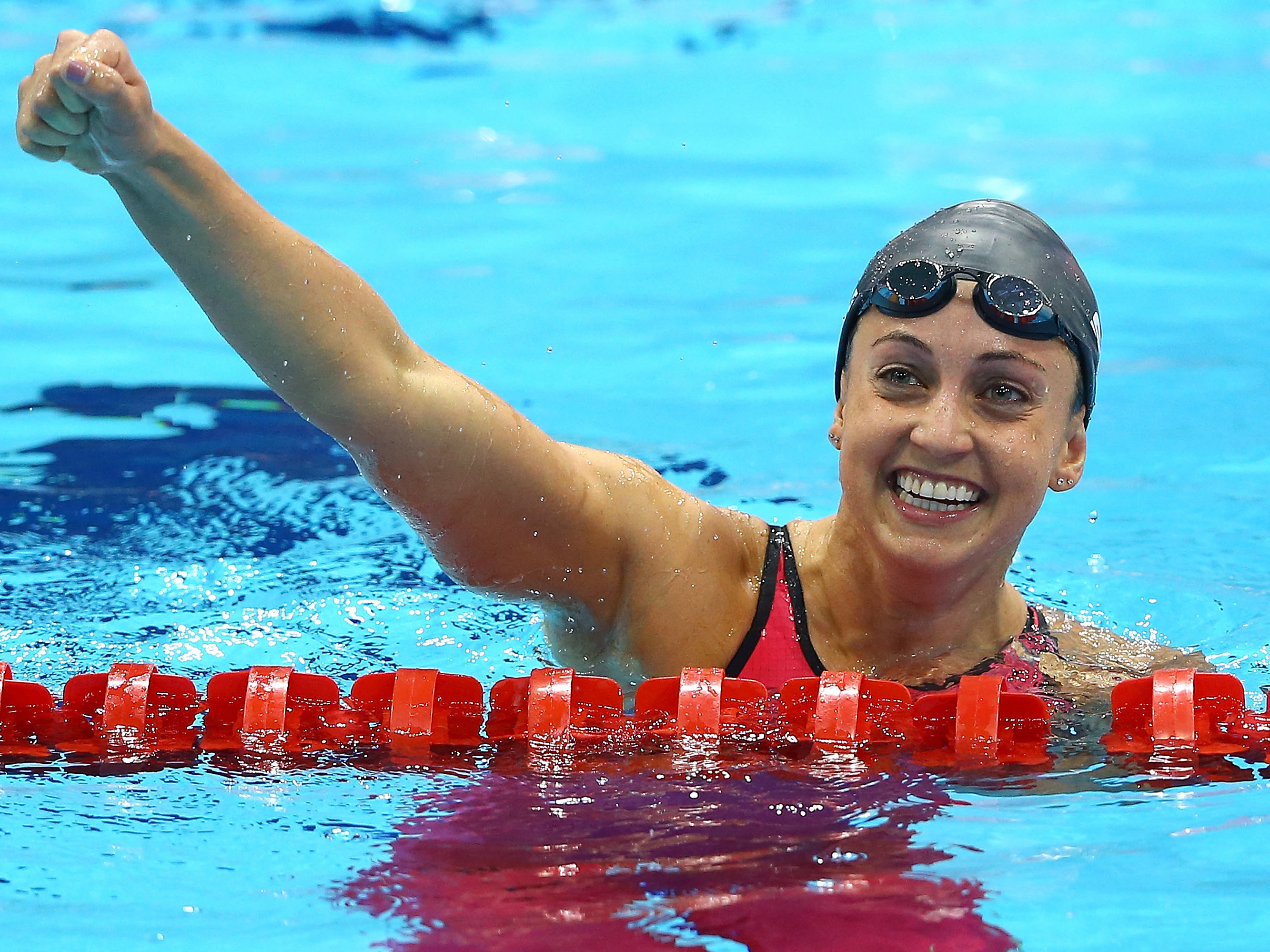 <p>to cover one’s hair in a pool</p>