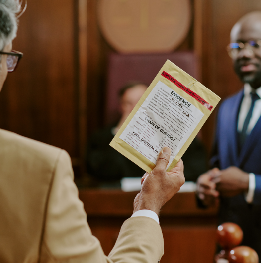 <p><strong>議</strong></p><p>Words:</p><p>会議　かいぎ　Meeting　</p><p>議員　ぎいん　Member of parliament</p>