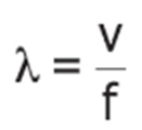 <p>Cuando los rayos de luz se refractan lo hará con distintos ángulos y velocidades, dependiendo de los diversas longitudes de onda y su relación con los índices de refracción (a menor longitud de onda, mayor índice de refracción).</p>