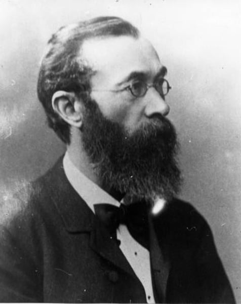 <p>- set up the first psychology lab in Germany<br>- trained his subjects in introspection<br>- father of structuralism</p>