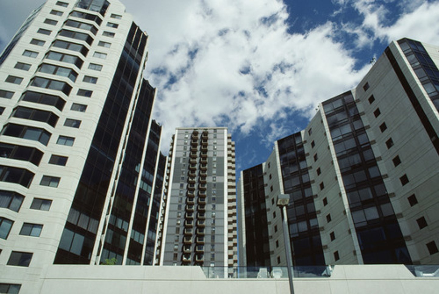 <p>lóufáng - multi-story building</p>