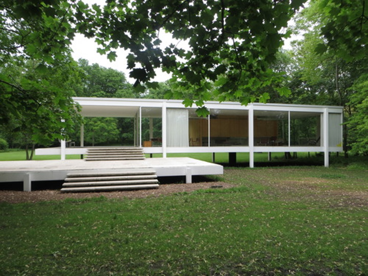 <p>Mies van der Rohe, Farnsworth House, Plano, Illinois, 1951</p>