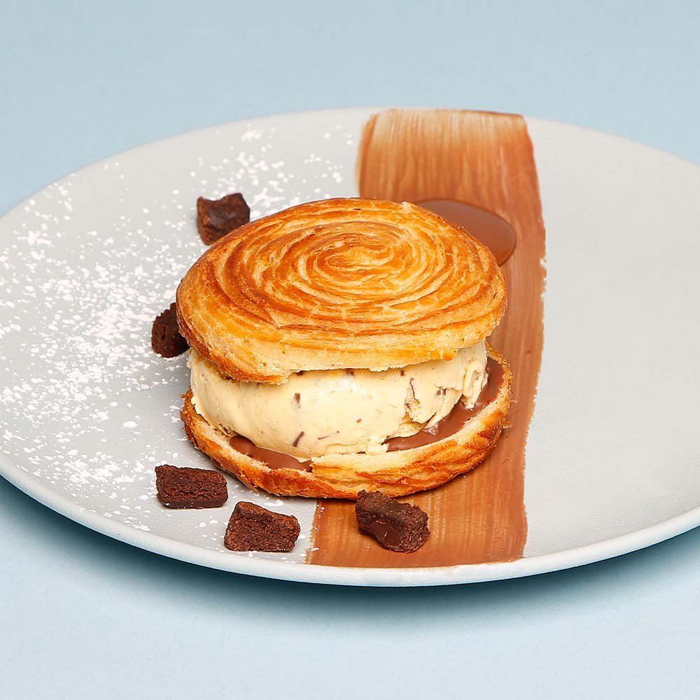 <p></p><ul><li><p>Dulce &amp; Banana Ice Cream</p></li><li><p class="">Nutella</p></li><li><p class="">Fudge Brownie Garnish</p></li></ul><p></p>