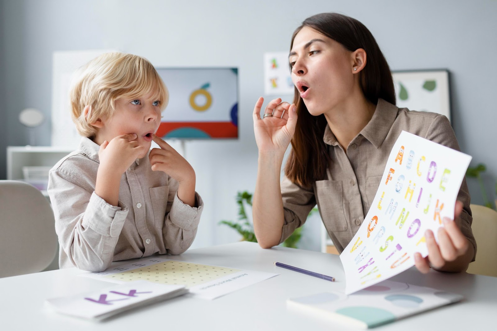 <p><sub>(v) </sub><span style="color: blue"><strong><sub>bắt chước</sub></strong></span></p><p><sub>Children often imitate their teachers when learning English pronunciation</sub></p>