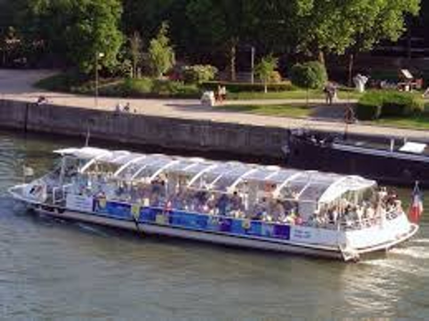 <p>Can you give me information on the boat trips?</p>