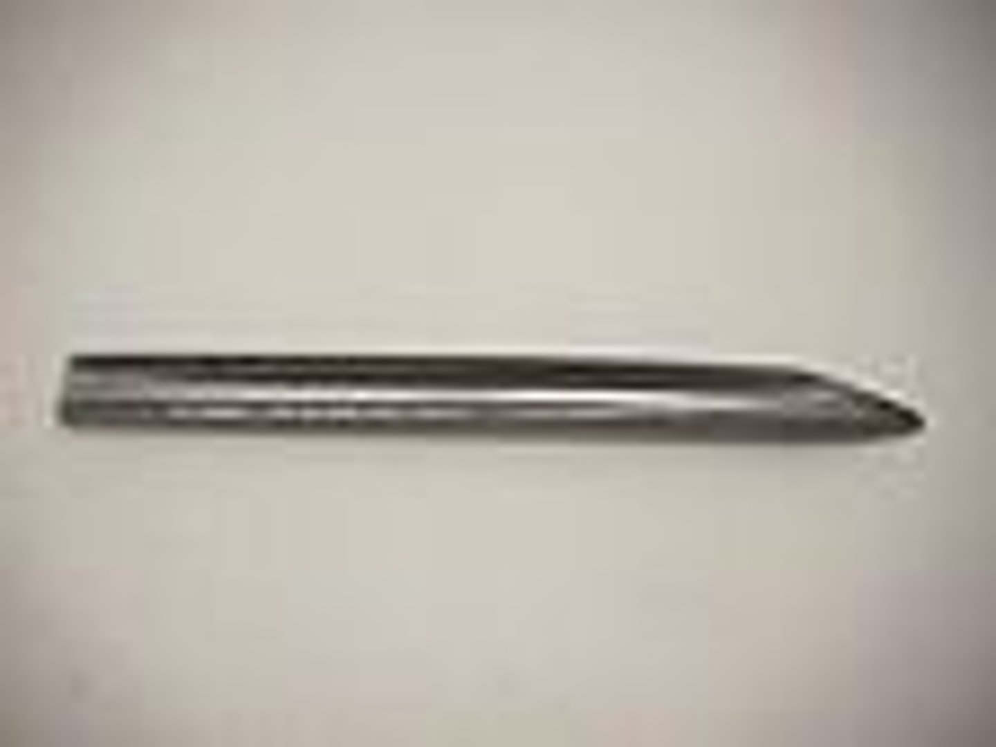 <p>A small scoop, spoon or spatula used to transfer solid materials between containers.</p>