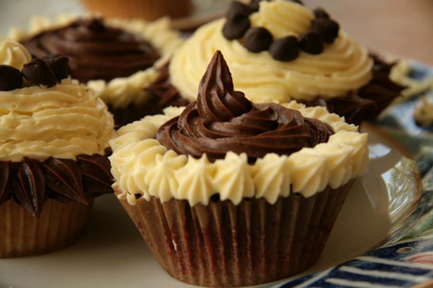 <p>(adj) delightful, highly enjoyable; deliciously flavored, savory</p><p>(n) an appealing or appetizing food or dish</p><p>(s) delicious, scrumptious</p><p>(a) repugnant, repulsive, distasteful</p>