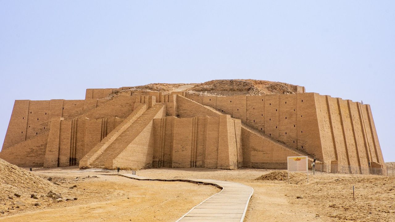 <p>from ancient babylon and assyria</p><p>features: rectangular structures in which each level’s size decrease as you move up vertically, a central axis/staircase, and side angles</p>