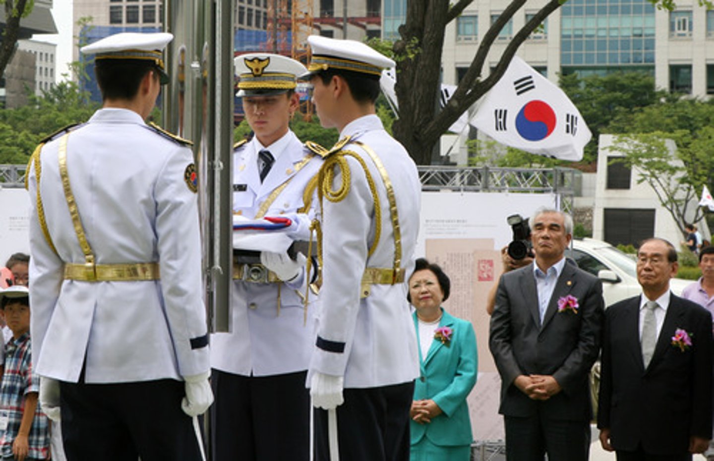 <p>hari kemerdekaan korea (15 agustus)</p>