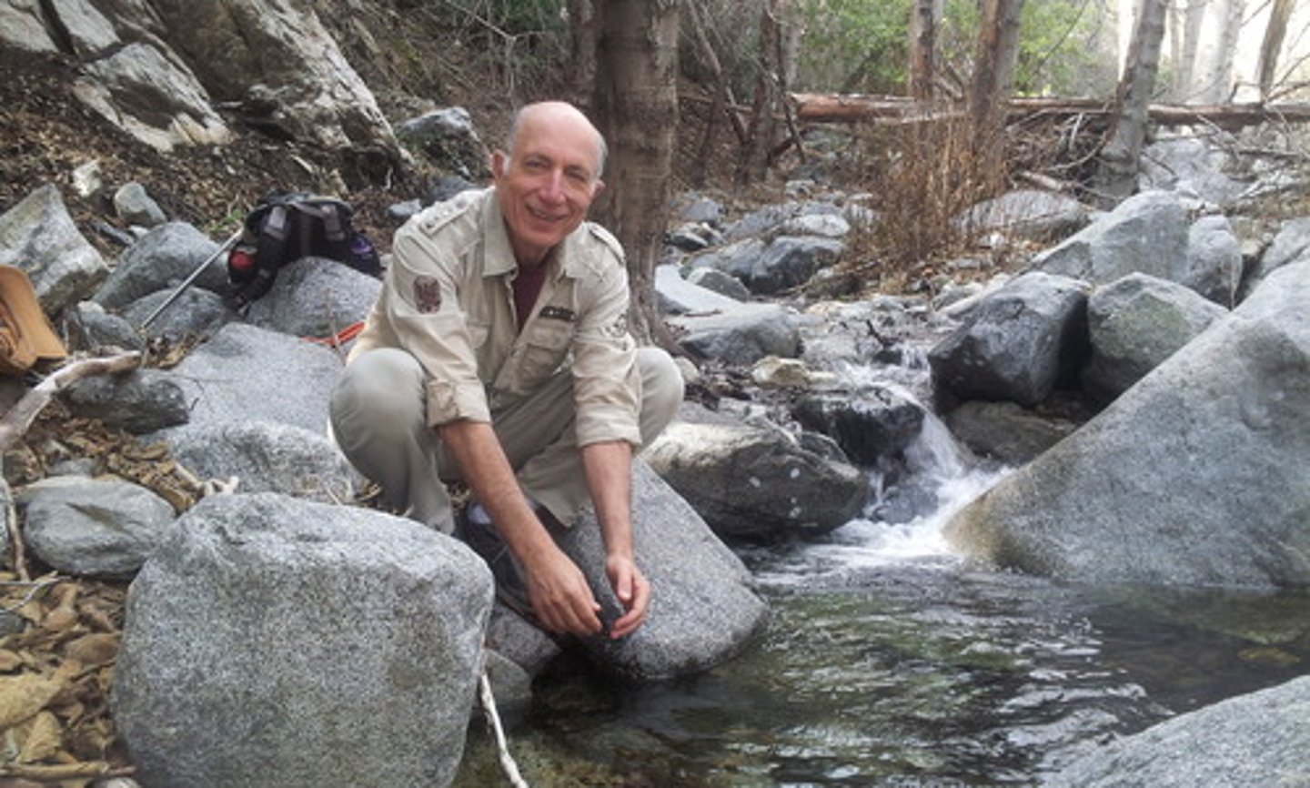 <p>(n) nhà môi trường học</p>