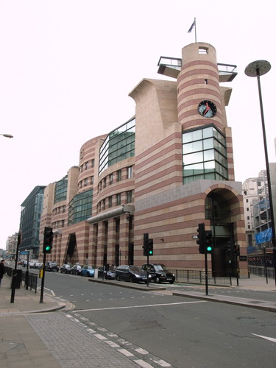 <p>James Stirling</p><p>(Hi-Tech)</p>