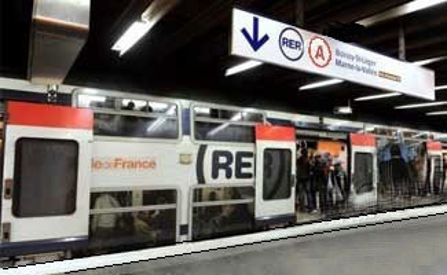 <p>C'est le réseau de trains qui se trouve à Paris et ses banlieues.</p>