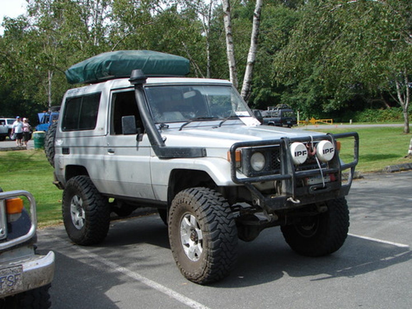 <p>4x4, doble tracción, tracción en las 4 llantas</p>