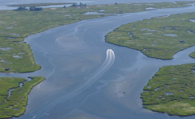 <p><span>An area of tidal water just before the river mouth</span></p>