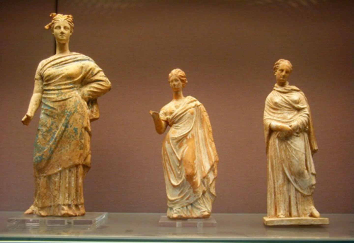 <p>-Ceramic figures, made with mold (mass produced &amp; inexpensive)</p><p>- wear little hats &amp; hold pretty fans like they were out in public</p><p>- women shown in various roles</p><p>- shows how the status of women was slightly improved since Classical Greek, especially for wealthy women who could make financial decisions (buy slaves)</p><p>- Increase in social mobility makes it hard to control women</p>