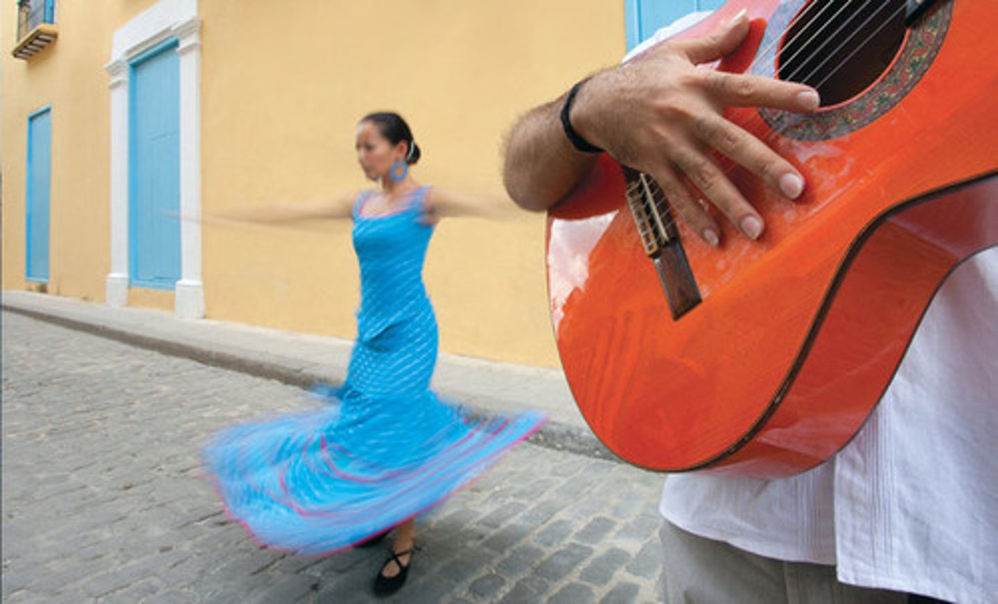 <p>the message of the photo is that culture is transmitted through art</p>