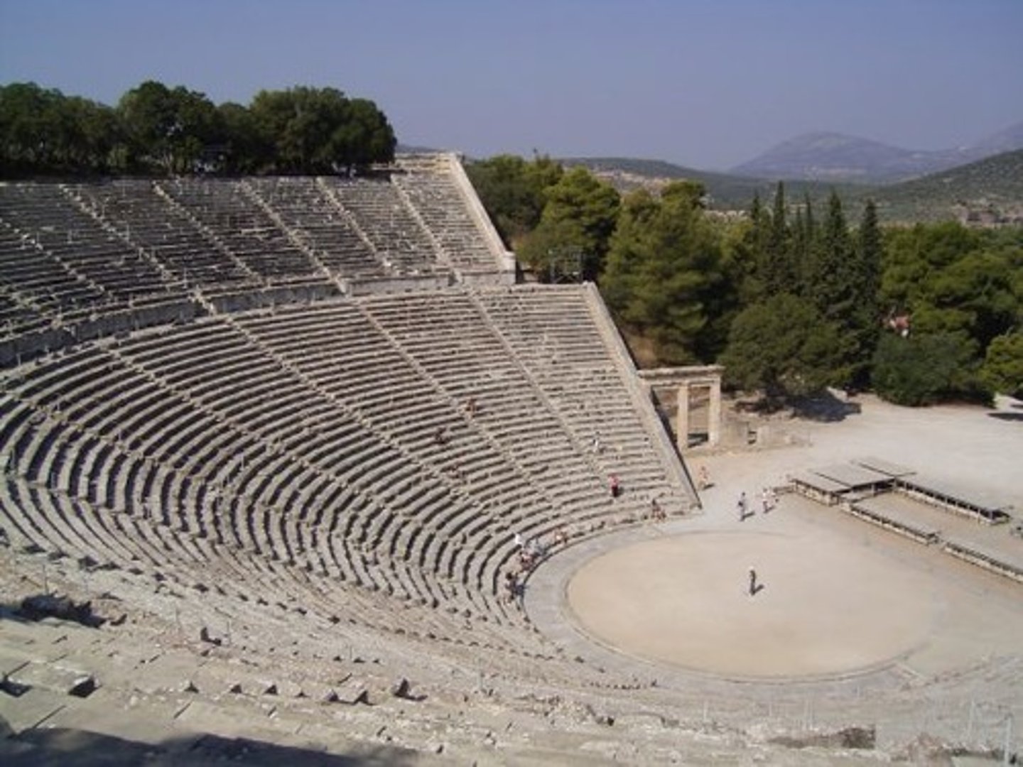 <p>Outdoor, big seating area</p><p>Sounds traveled well in bowl shape Best greek theater</p>