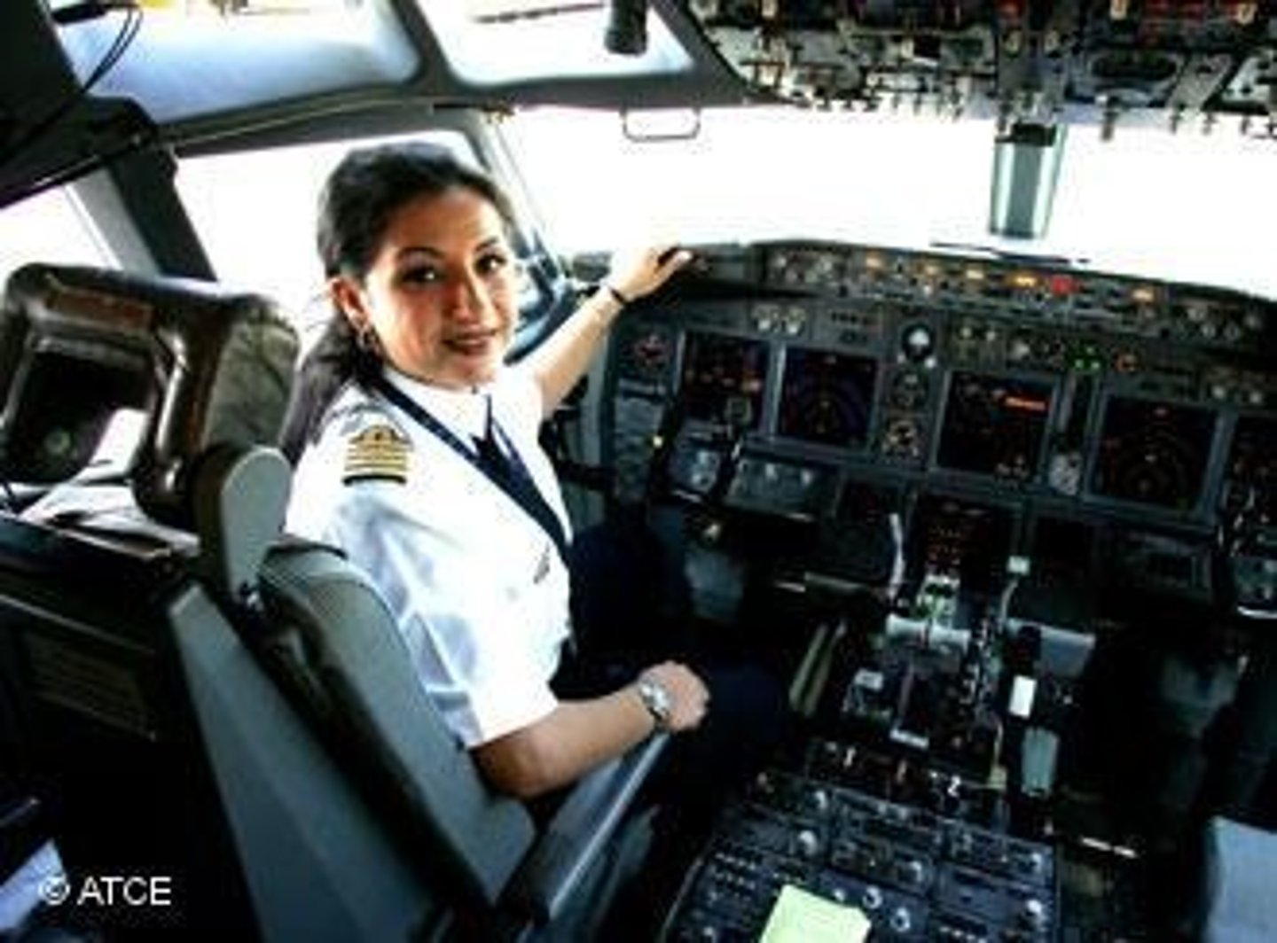 <p>captain (female)</p>
