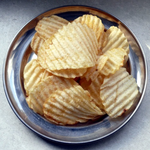 <p><span>khoai tây lát mỏng chiên giòn</span></p>