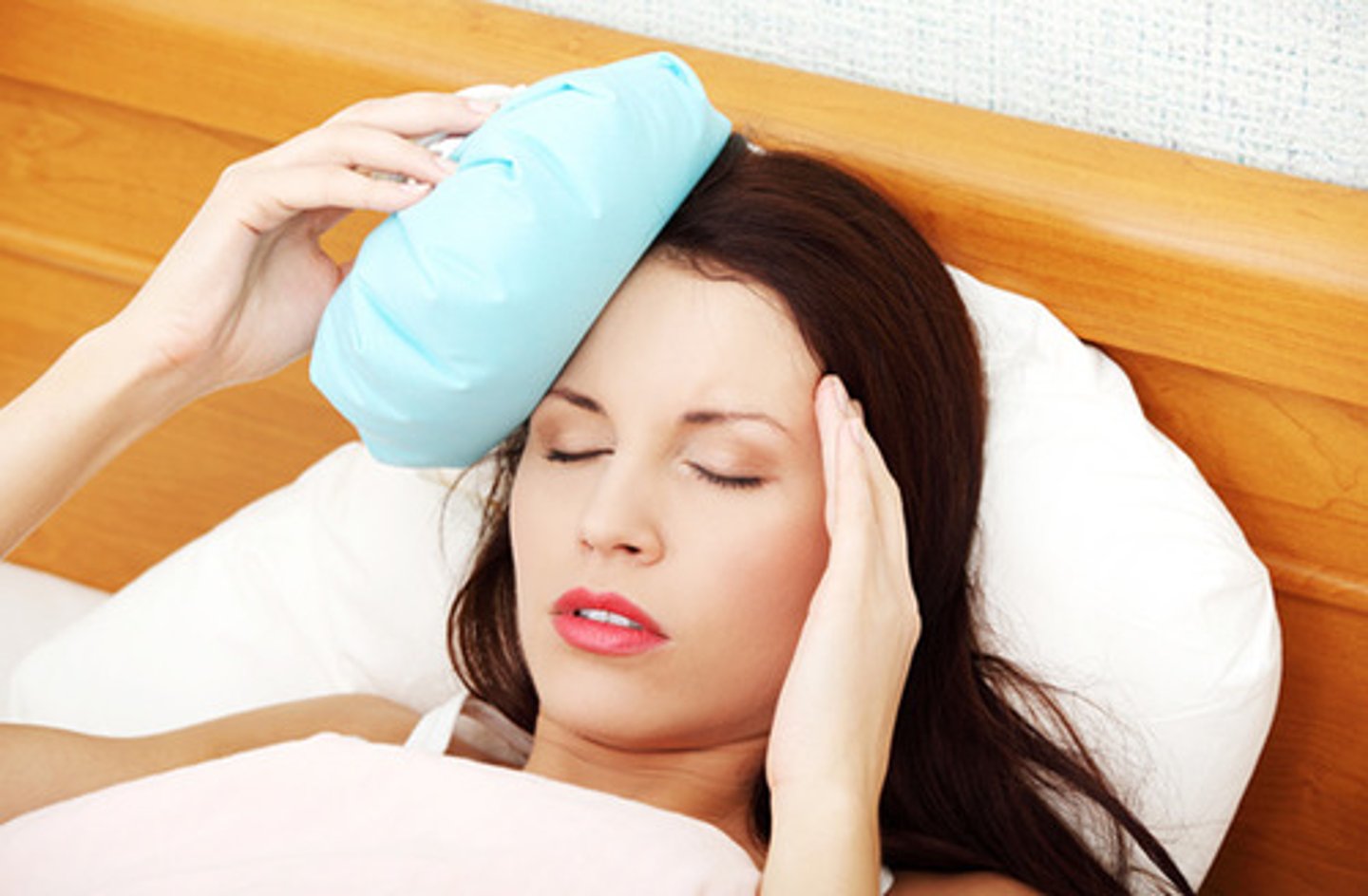 <p>làm dịu đi (She took a deep breath to relieve her stress.)</p>