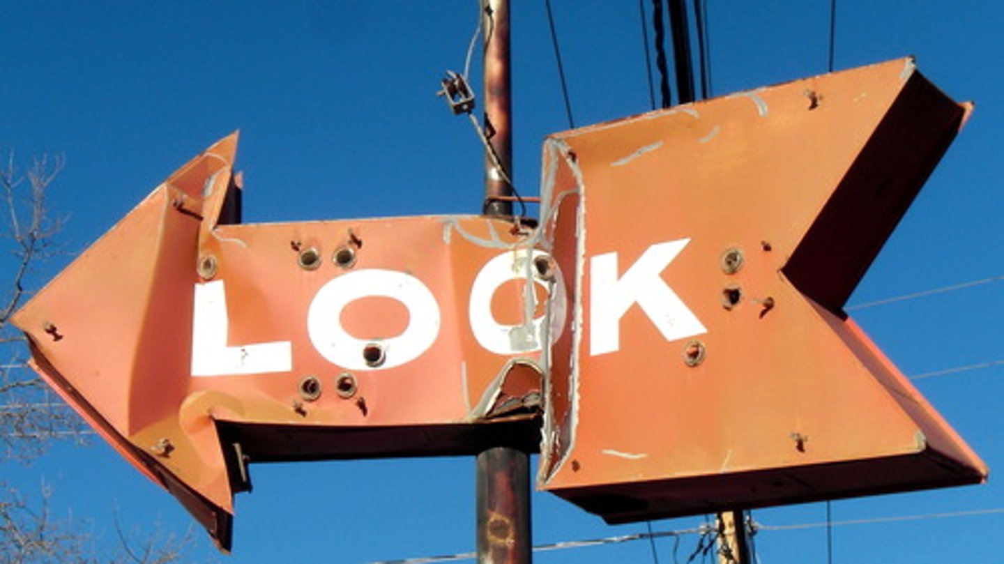 <p>Schau! Sieh da! Schaut! Seht da!</p>