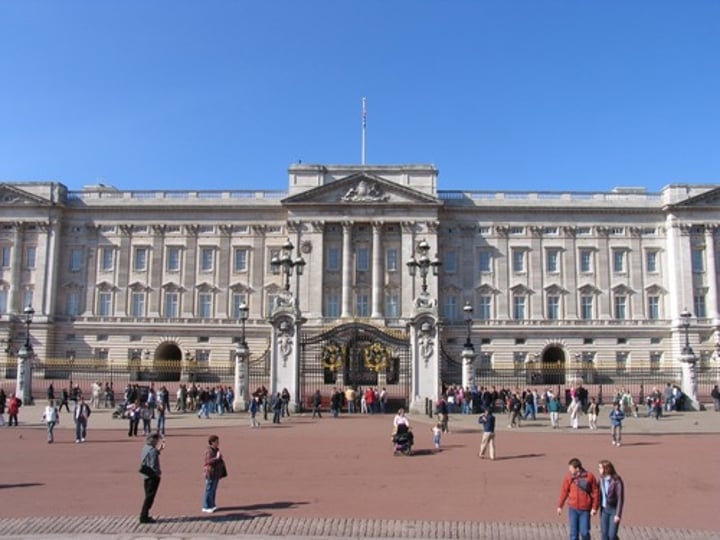 <p>The home of the Royal Family, the London residence of the British sovereign</p>