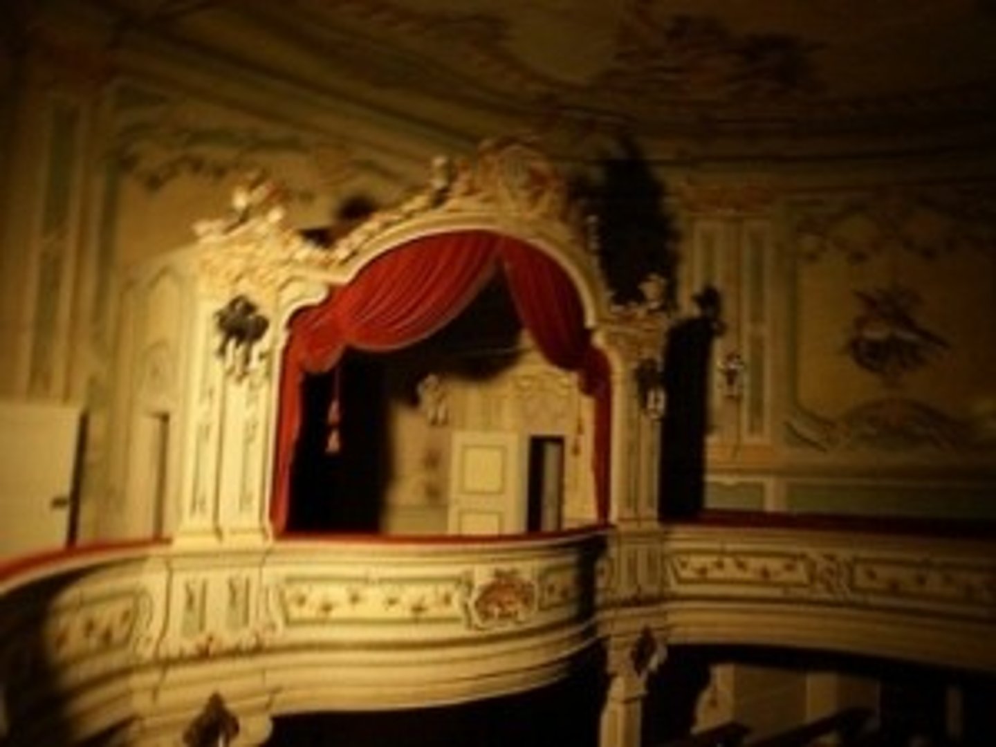 <p>ENTRESWELO</p>