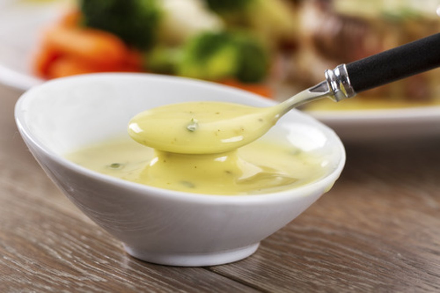 <p>Béarnaise sauce</p>