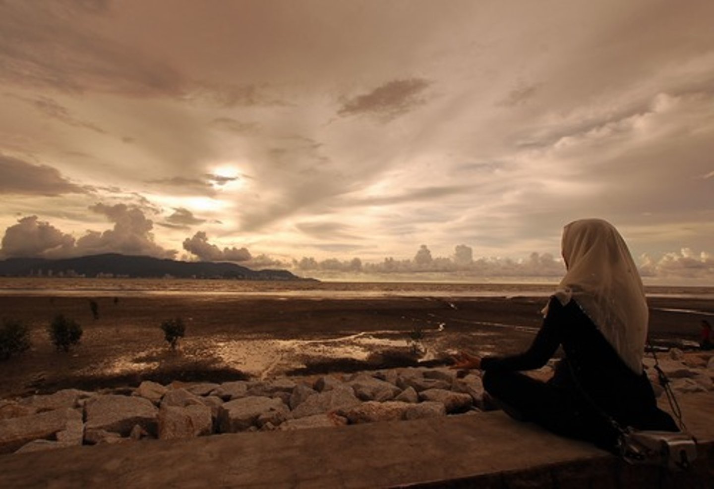 <p>a natural relaxant, sedative</p>