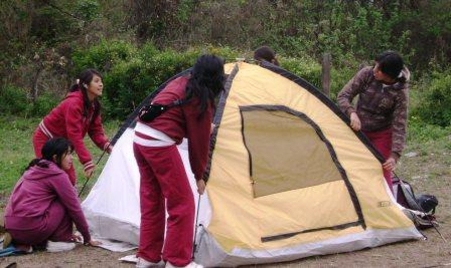 <p>to put up (a tent)</p>