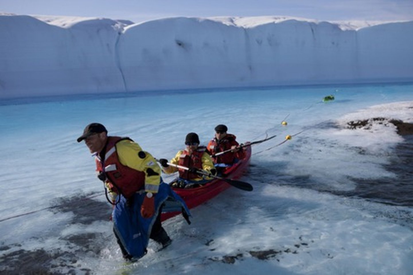 <p>/ˌekspəˈdɪʃn/ (n)</p><p>an organized journey with a particular purpose, especially to find out about a place that is not well known Cuộc thám hiểm, chuyến đi thám hiểm.</p><p>The first expedition to the South Pole was led by Amundsen.</p>