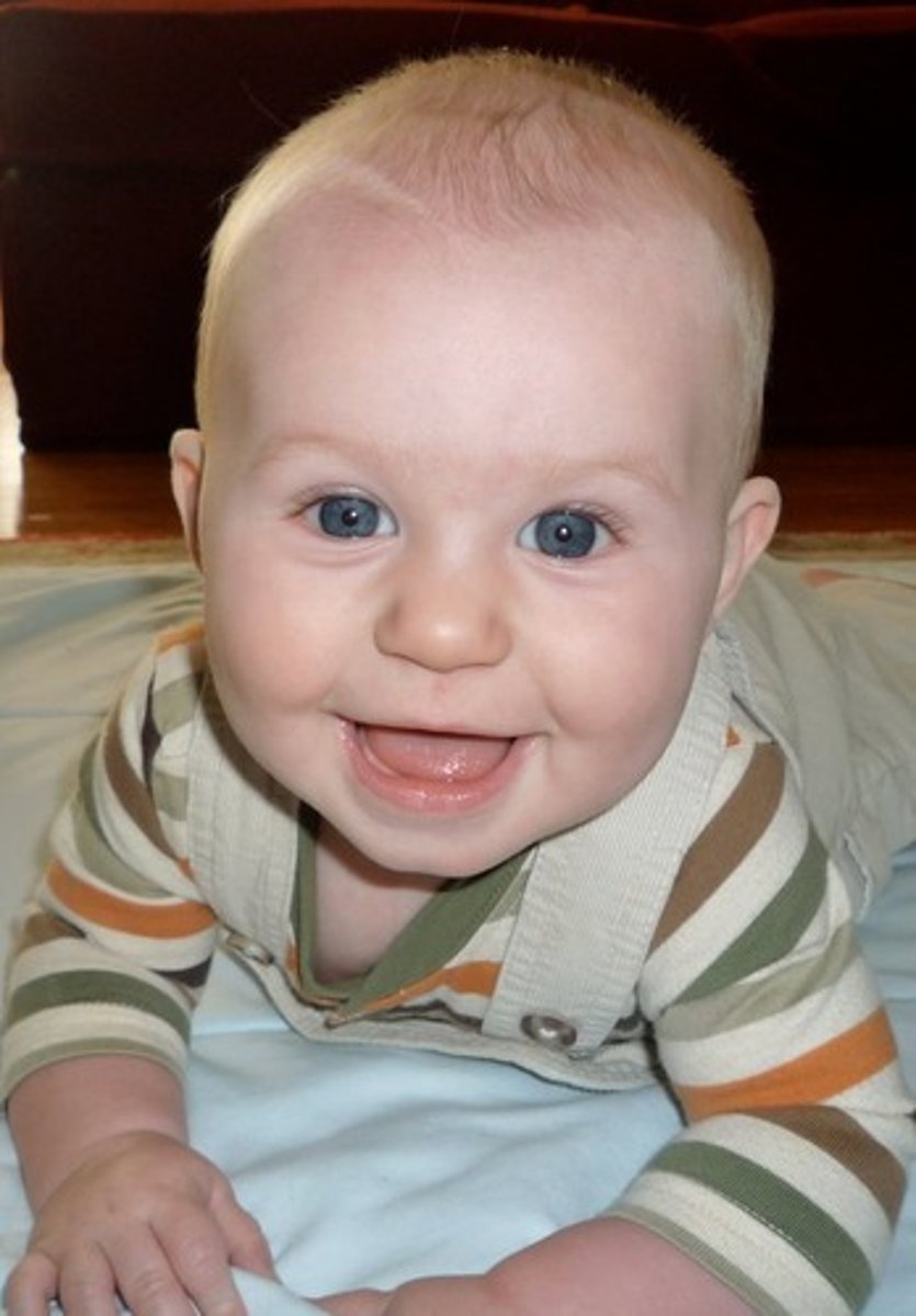 <p>mỉm cười với ai</p>