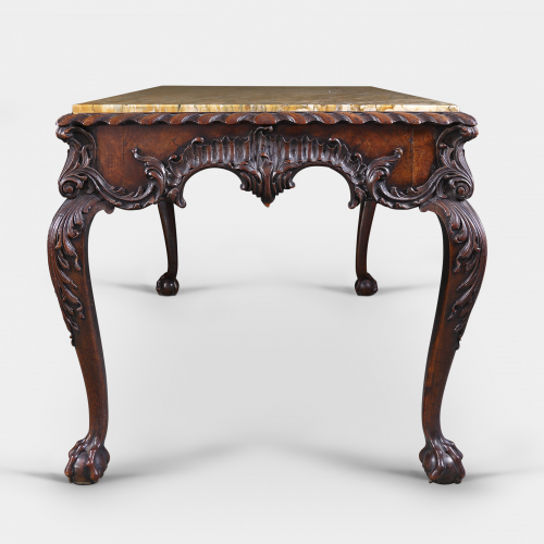 <p>Carved, double curved, tapering furniture leg dominant in the 18th Century;<br>Broad upper part formed a pronounced outward curve above a tapering lower part with a long, smooth inward curve that extended down to the carved foot which flared outward again</p>