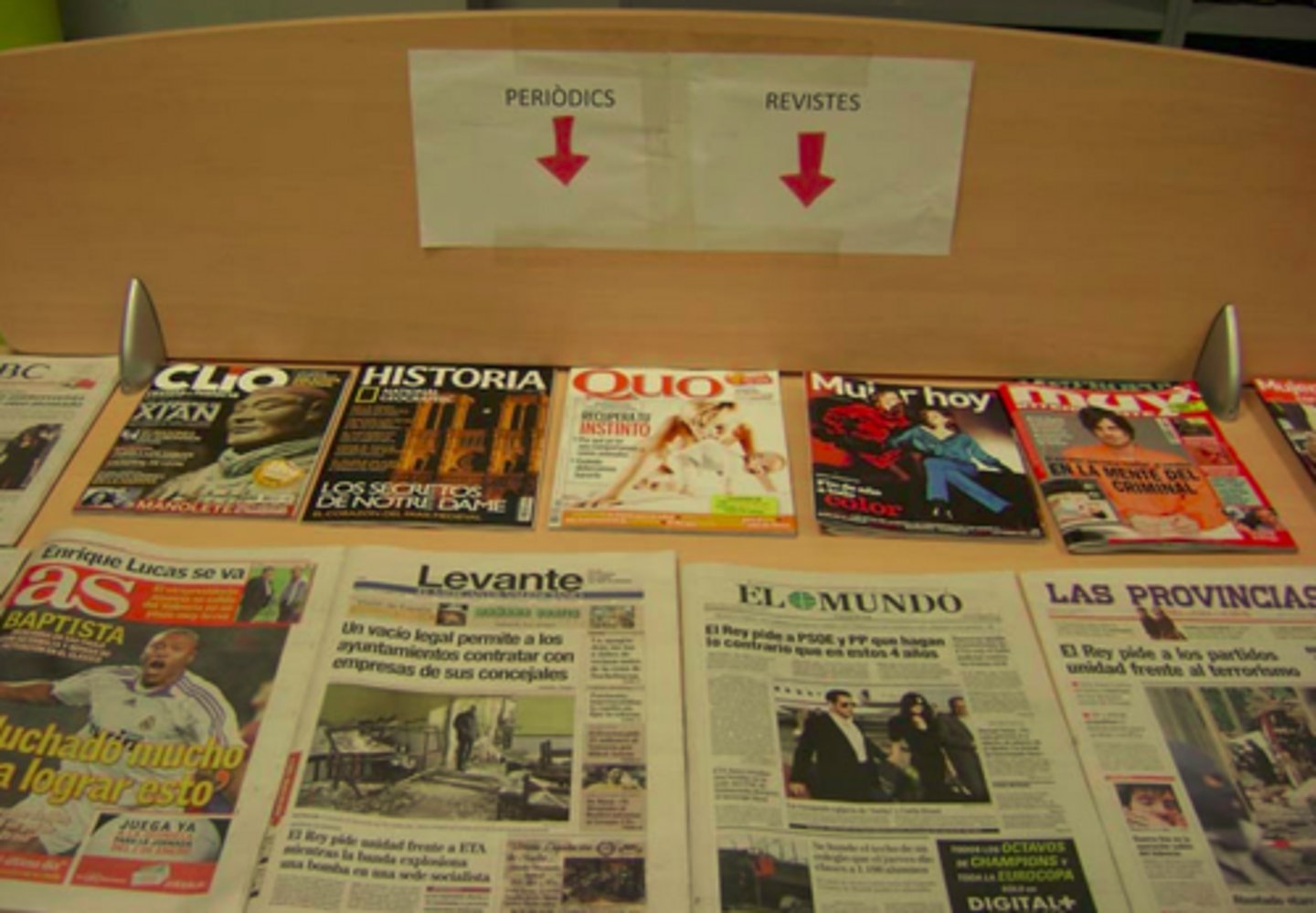 <p>newspaper archive (library)</p>