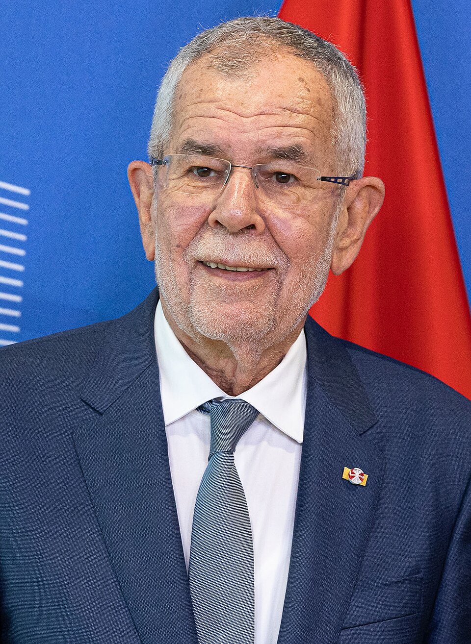 <p>Alexander Van Der Bellen</p>