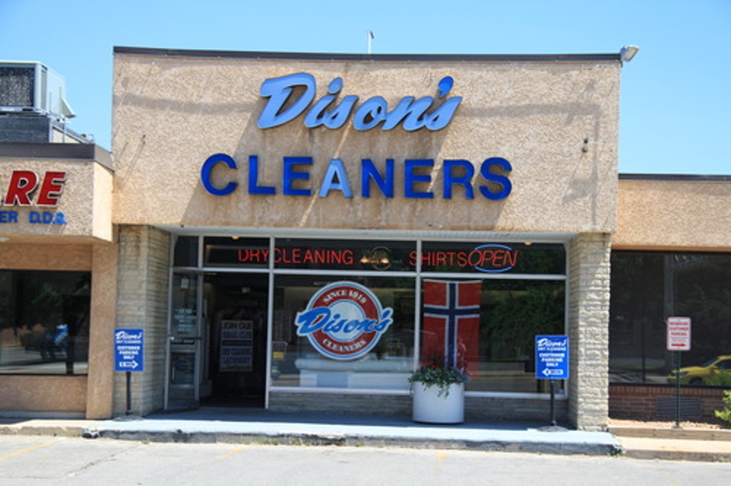 <p>cleaners, dry-cleaners</p>
