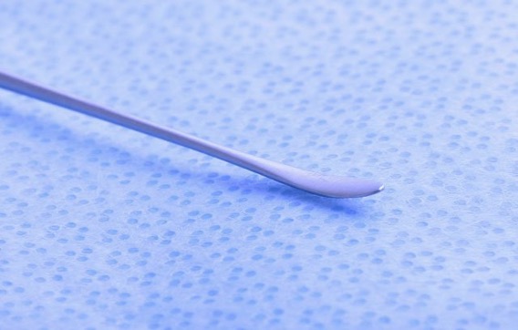 <p>free tissue, small retractors as disc level, come in a variety of sizes, identified by number, need to have more than one on set up as they roll easily/may drop off the field and more than one may be needed at a time </p>