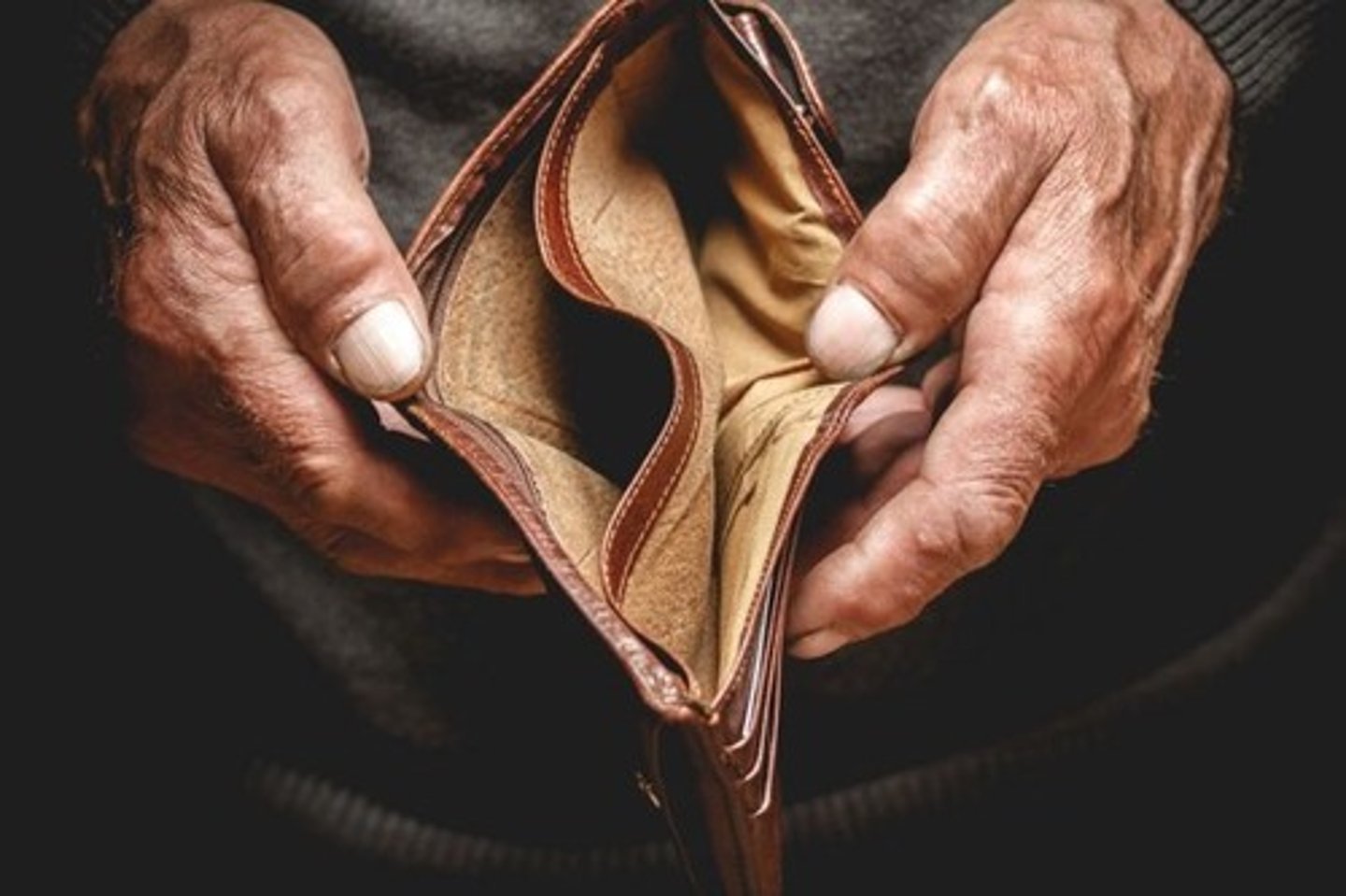 <p>khó khăn tài chính</p>