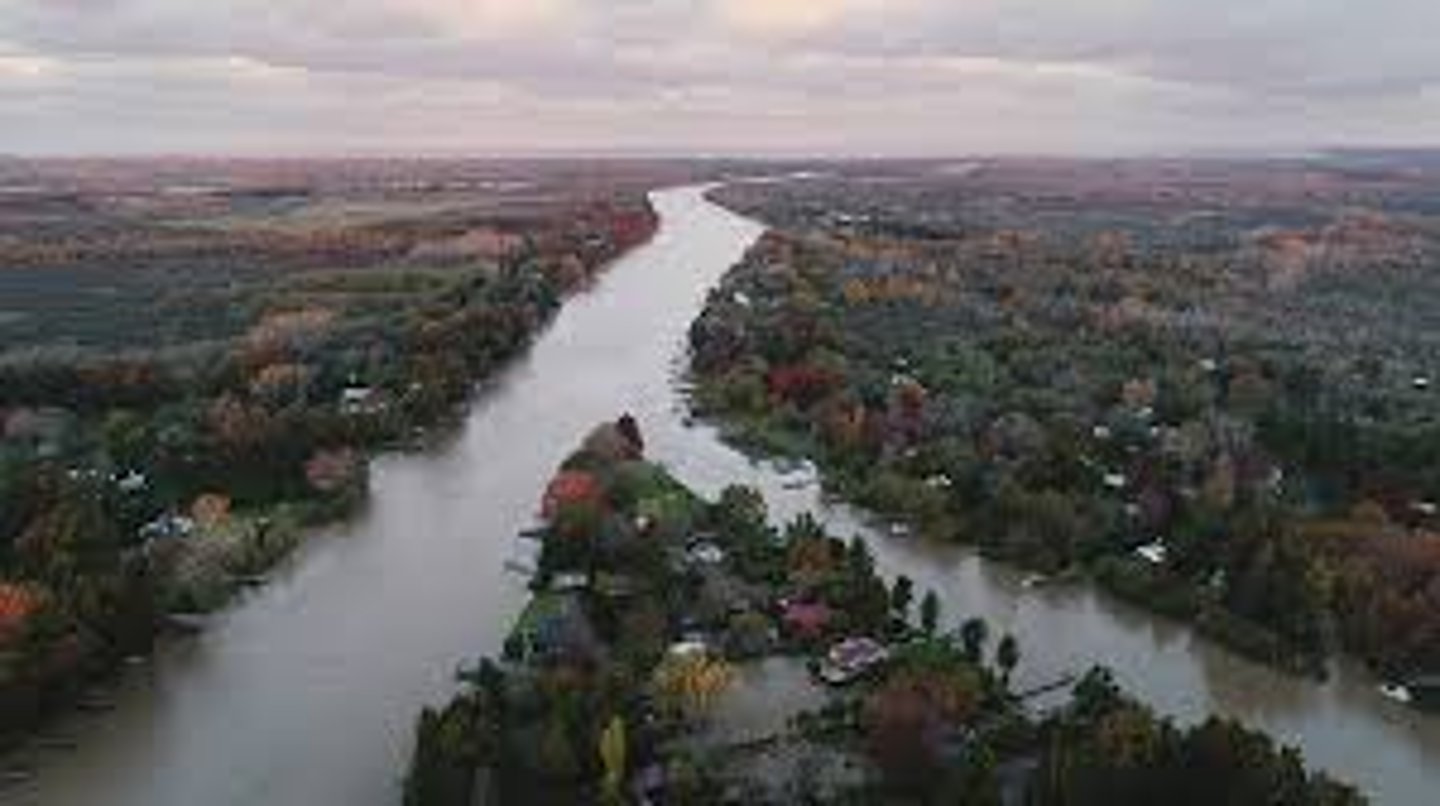 <p>delta (of a river) Tigre</p>