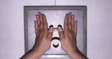 <p>Hands side by side, rotated laterally 45 degrees, thumbs in PA, wrap rubber bands around distal thumb</p><p>Skier’s Thumb (hyperextension and ulnar collateral ligament)</p>