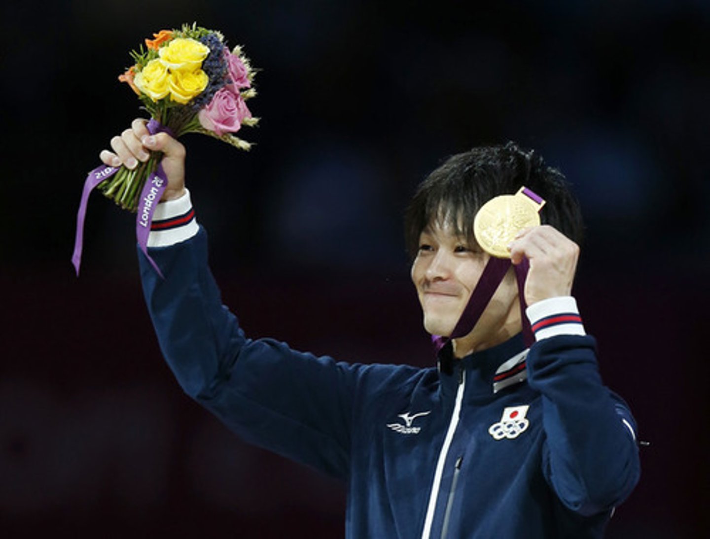 <p>xuất sắc, vượt trội. Ex: She aims to _____ in everything she commits to.</p>