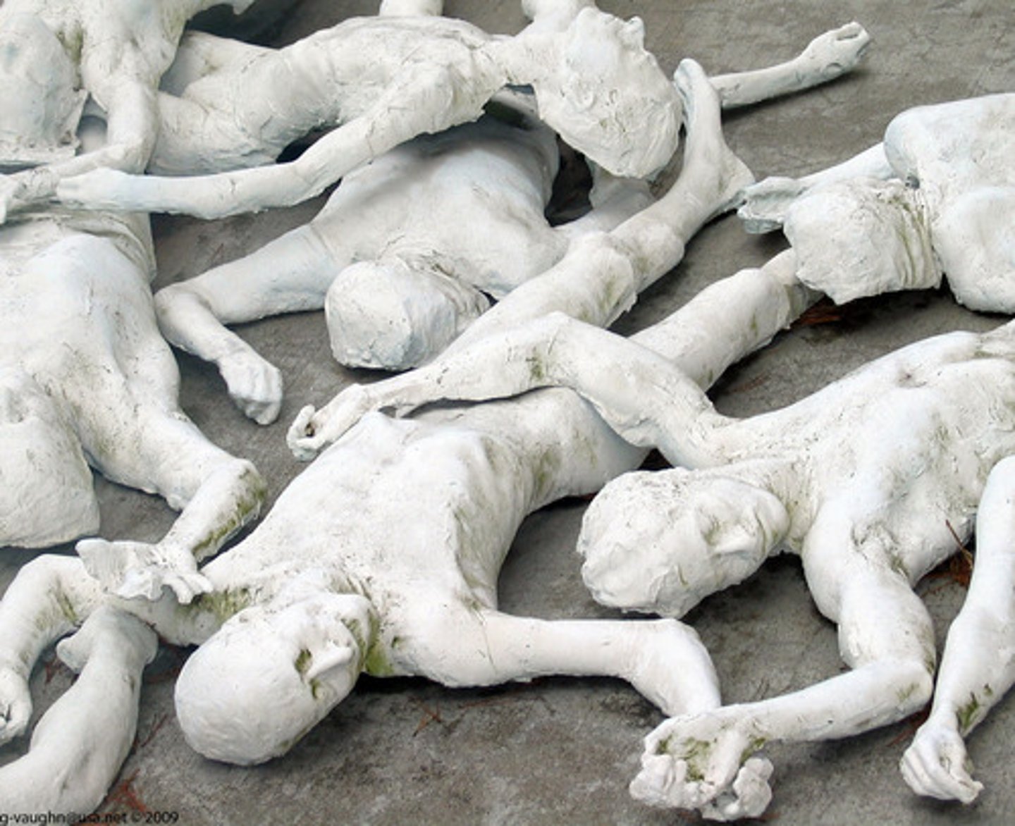 <p>The process in which a sovereign state forcefully tries to eliminate an ethnic group to create an ethnically homogeneous region.</p>