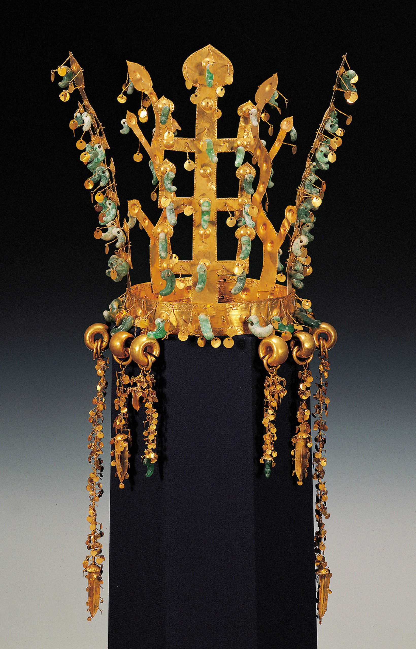 <p>Gold and jade crown</p>